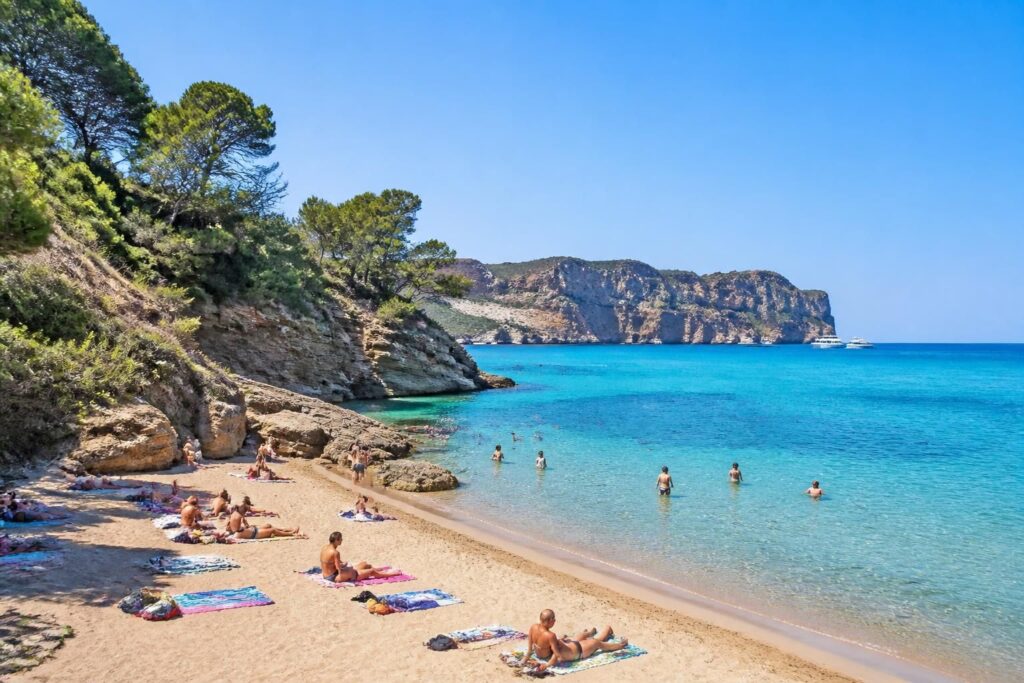 découvrez les plages de ventotene, un véritable paradis pour les amateurs de soleil, où eaux cristallines et sable fin vous invitent à la détente et à l'aventure.