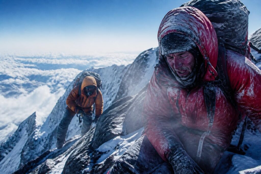 découvrez comment la température extrême et l'altitude élevée dans la zone de la mort sur l'everest impactent le corps humain, mettant en lumière les dangers et les défis pour les alpinistes.